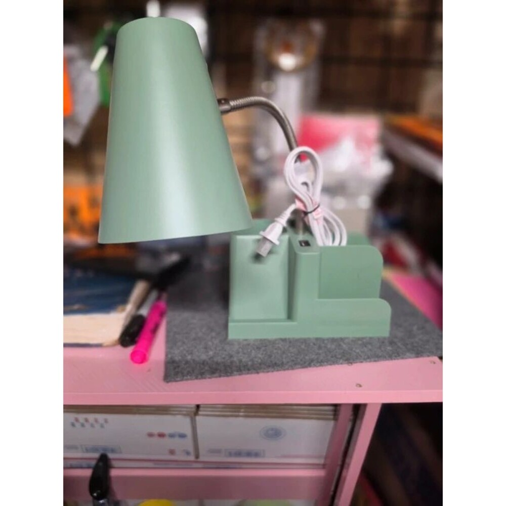 Desk Lamp with organizer (nwt)